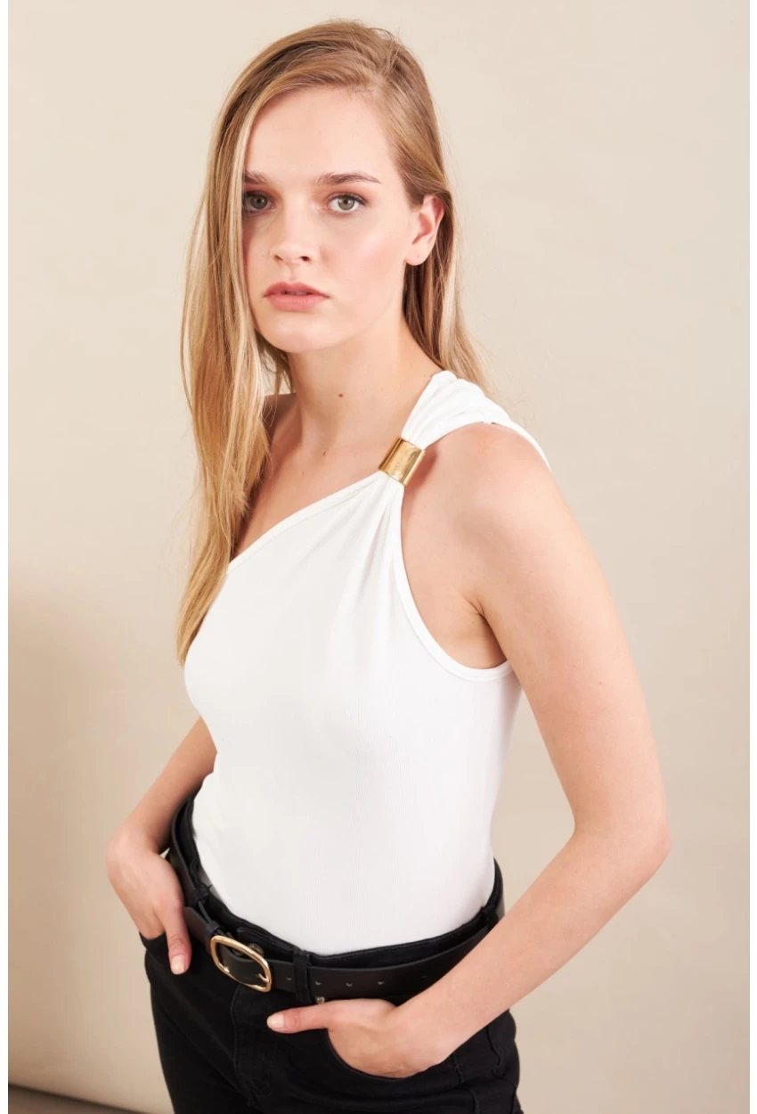 Kadın Beyaz Asimetrik Aksesuarlı Bluz FRY2311