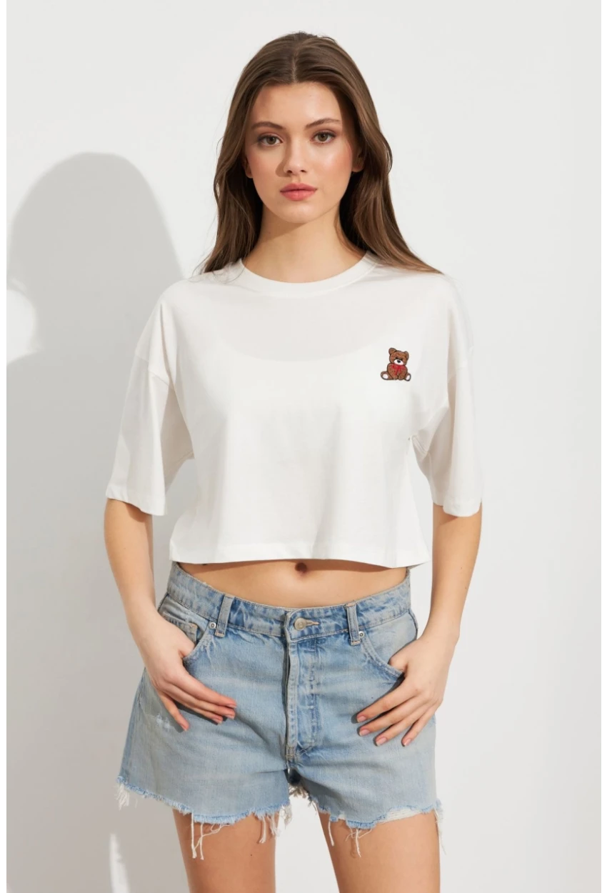 Kadın Beyaz Ayıcık Nakışlı Crop T-Shirt ATS8700