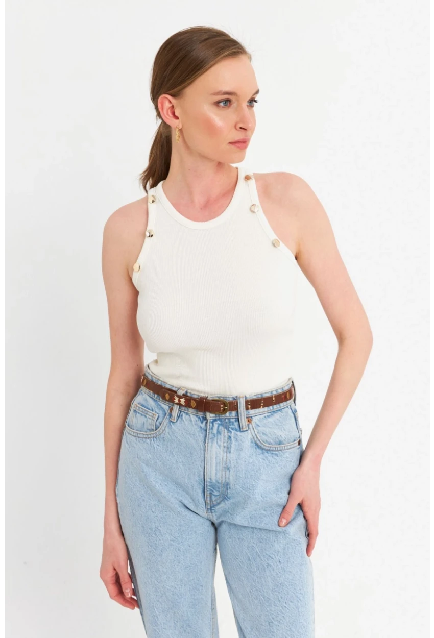 Kadın Beyaz Düğme Detaylı Kolsuz Kaşkorse Bluz TF55