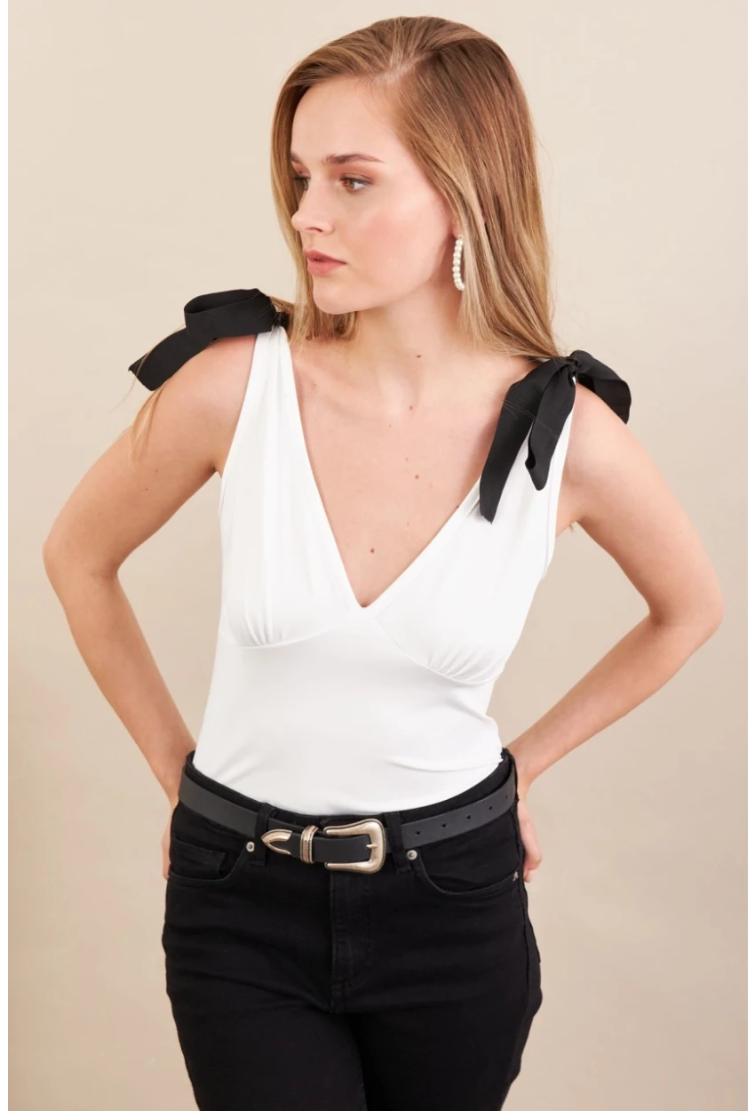 Kadın Beyaz Kontrast Fiyonklu Bluz EY3104