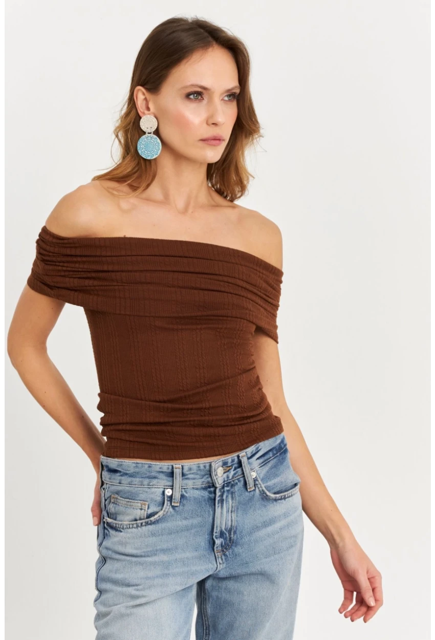 Kadın Kahverengi Kolsuz Madonna Yaka Bluz TF51