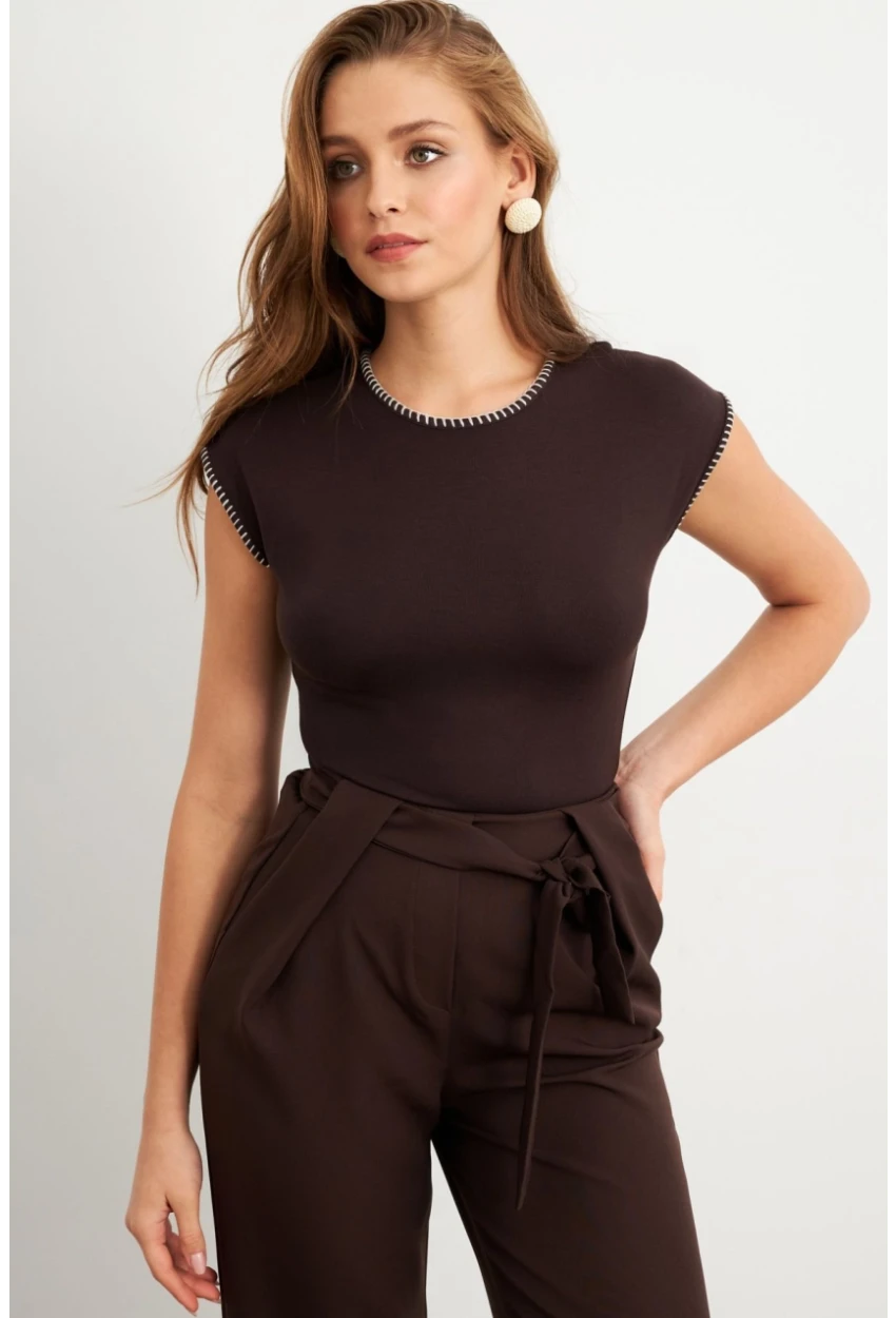 Kadın Kahverengi Kontrast Dikişli T-Shirt FLU766