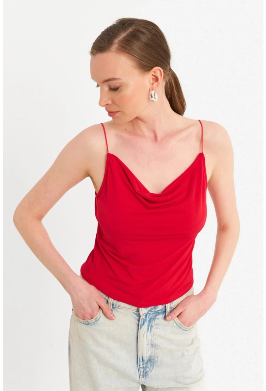 Kadın Kırmızı Degaje Yaka Basic Askılı Bluz YDF101