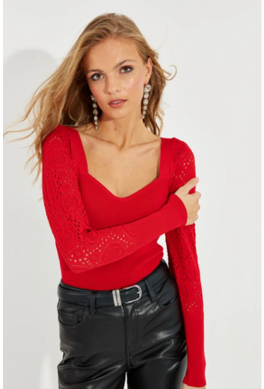 Kadın Kırmızı Kalp Yaka Ajurlu Triko Bluz SMT217