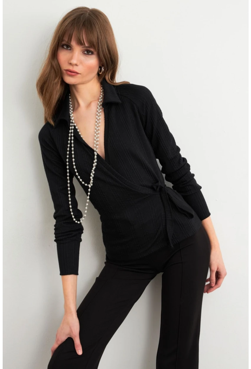 Kadın Siyah Bağlama Detaylı Bluz TF48