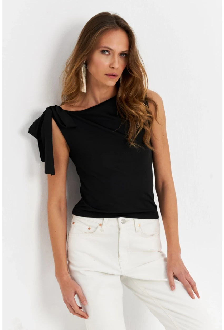 Kadın Siyah Bağlama Detaylı Bluz TF50