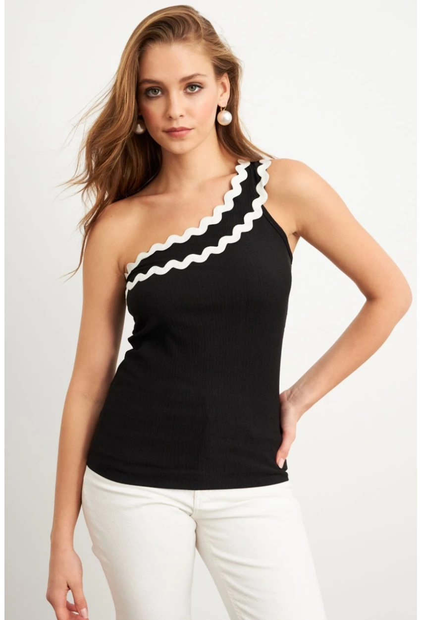 Kadın Siyah Biyeli Bluz EY3092