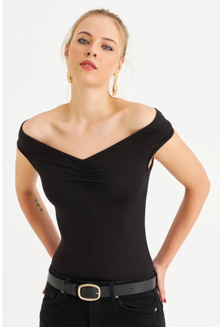 Kadın Siyah Büzgülü Bluz EY3083