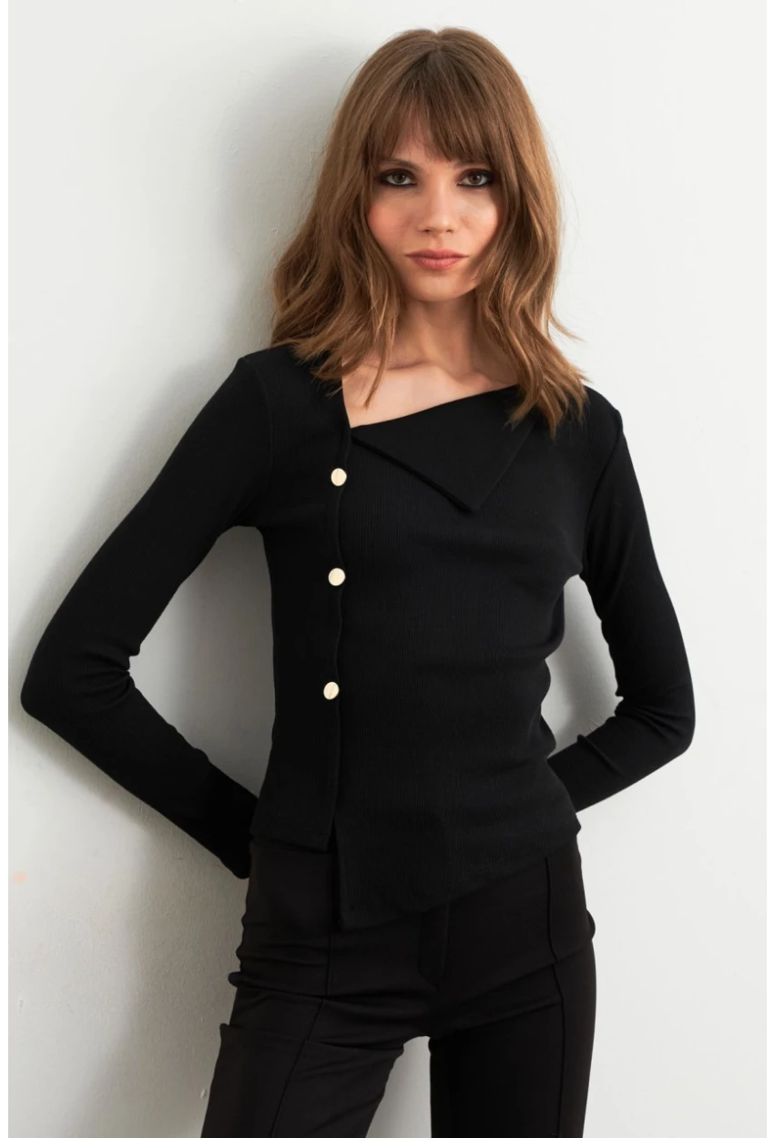 Kadın Siyah Düğme Aksesuarlı Çapraz Yaka Bluz TF52
