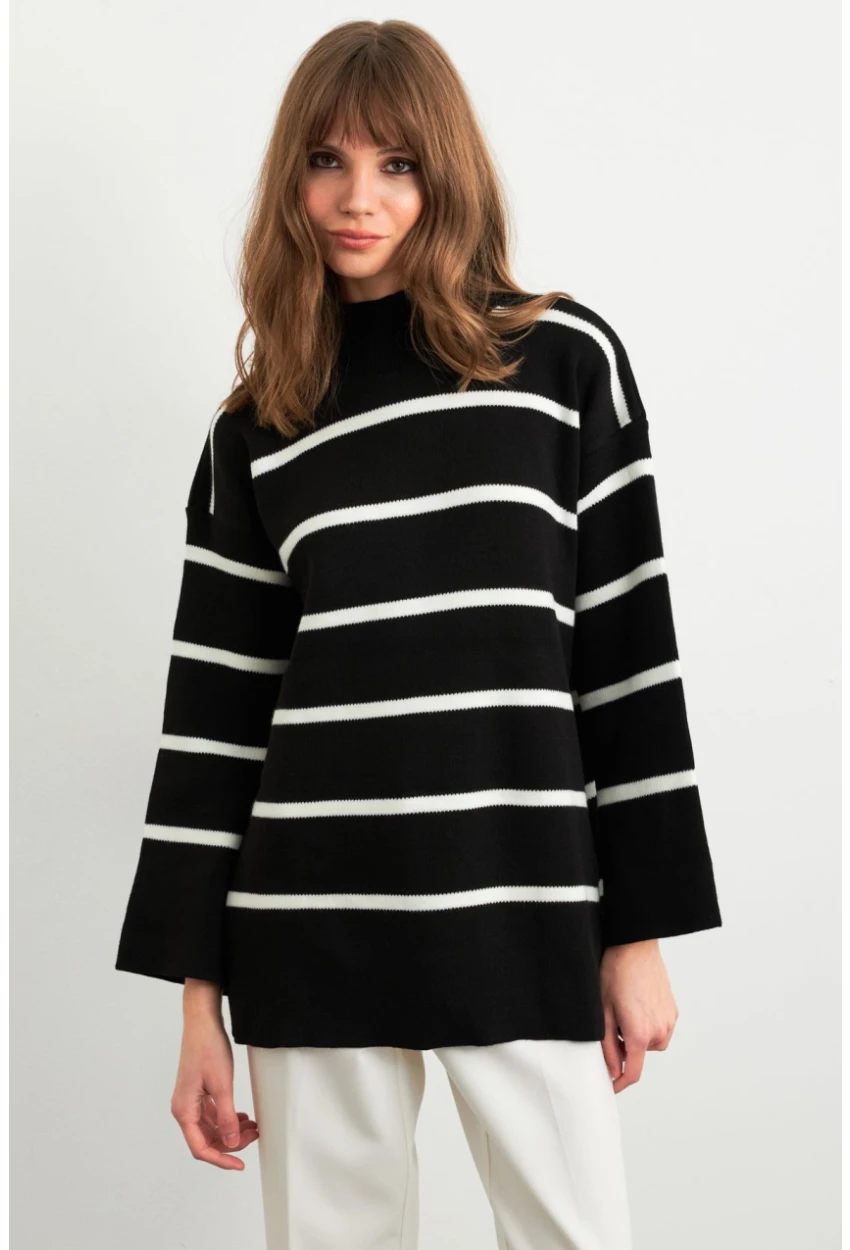 Kadın Siyah-Ekru Çizgili Triko Kazak YİL568