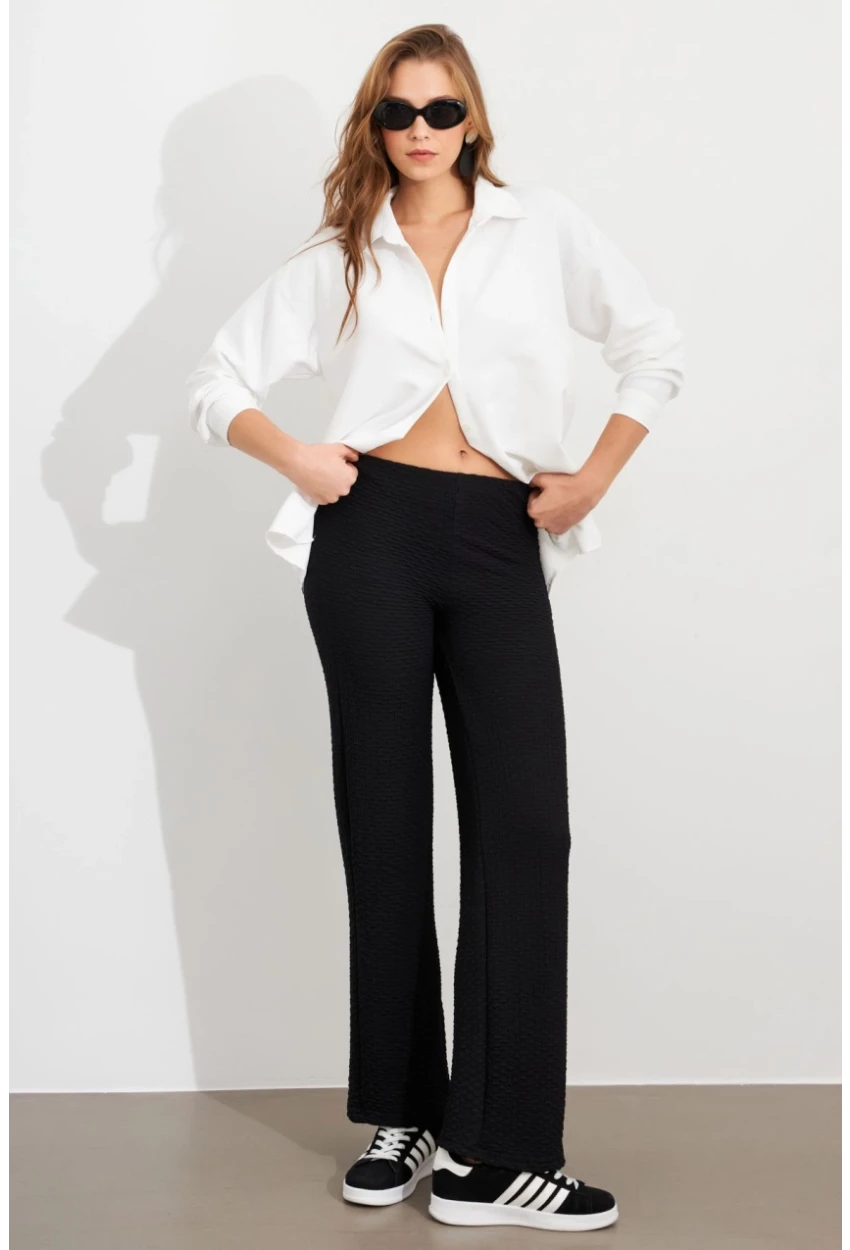 Kadın Siyah Gofre Pantolon ZH326