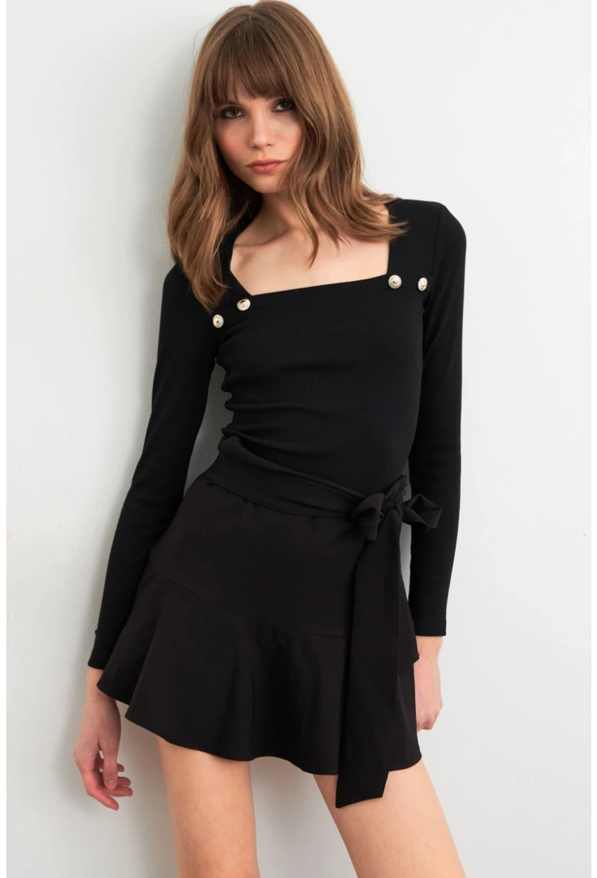 Kadın Siyah Kare Yaka Düğme Detaylı Bluz TF49