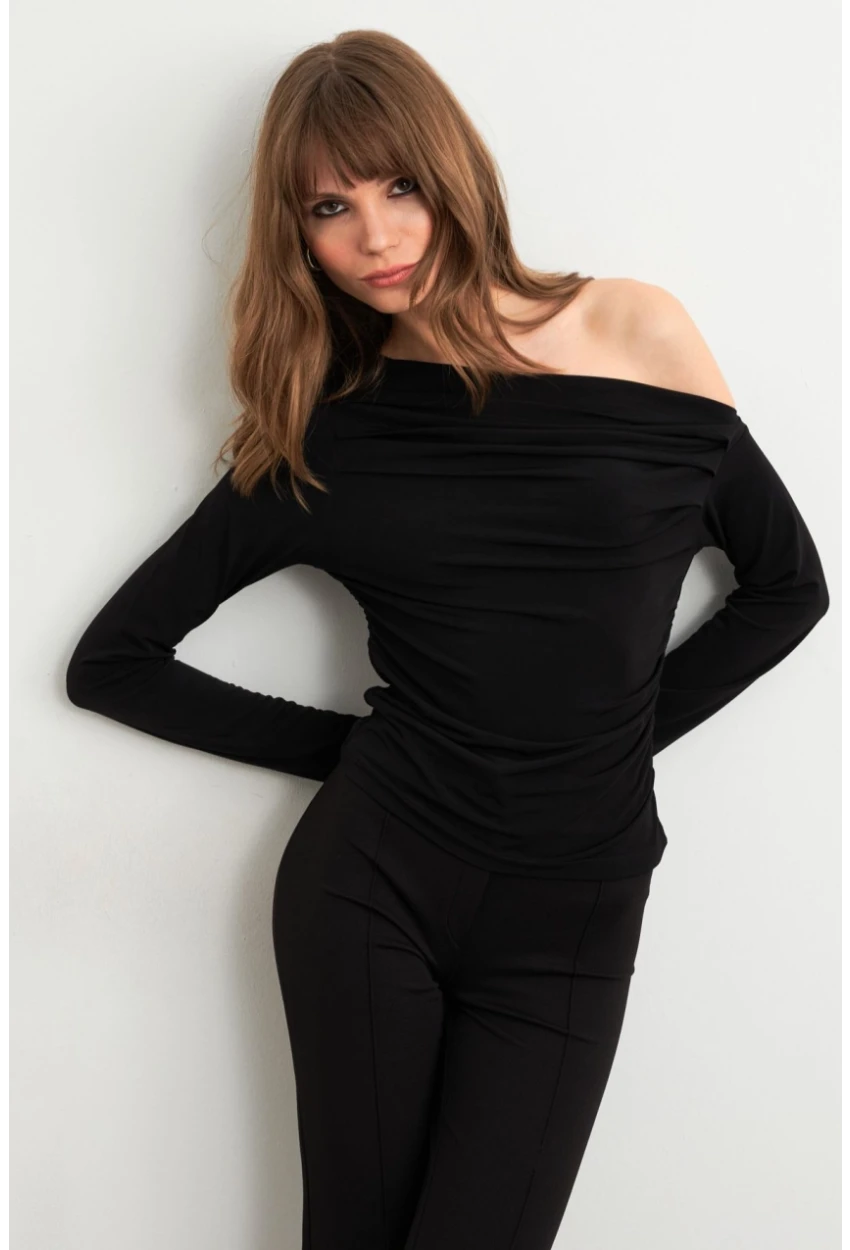 Kadın Siyah Yanları Büzgülü Degaje Bluz SF2561