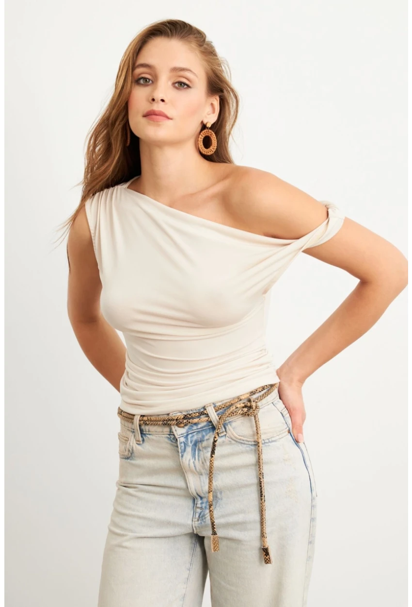 Kadın Vanilya Asimetrik Kol Bluz VA100