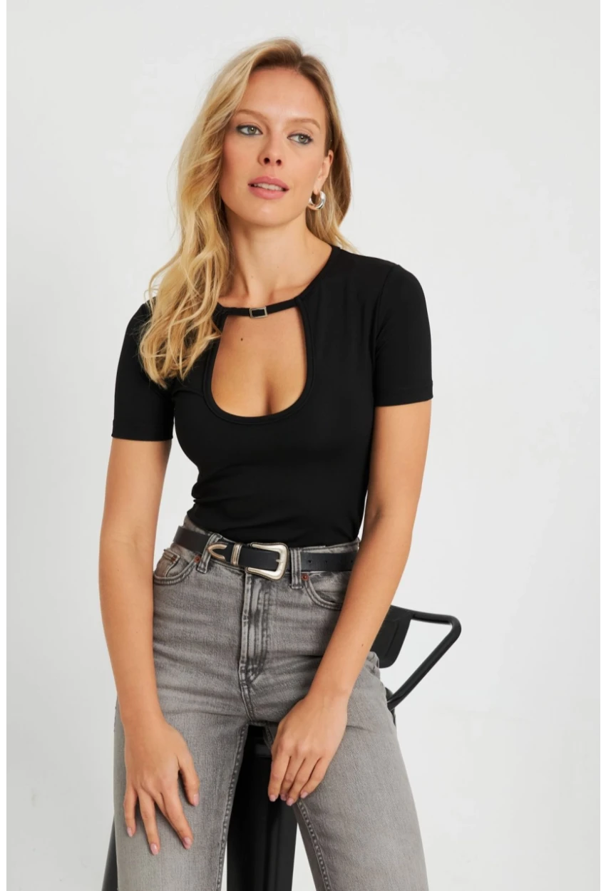 Kadın Aksesuarlı Bluz Siyah EY2734
