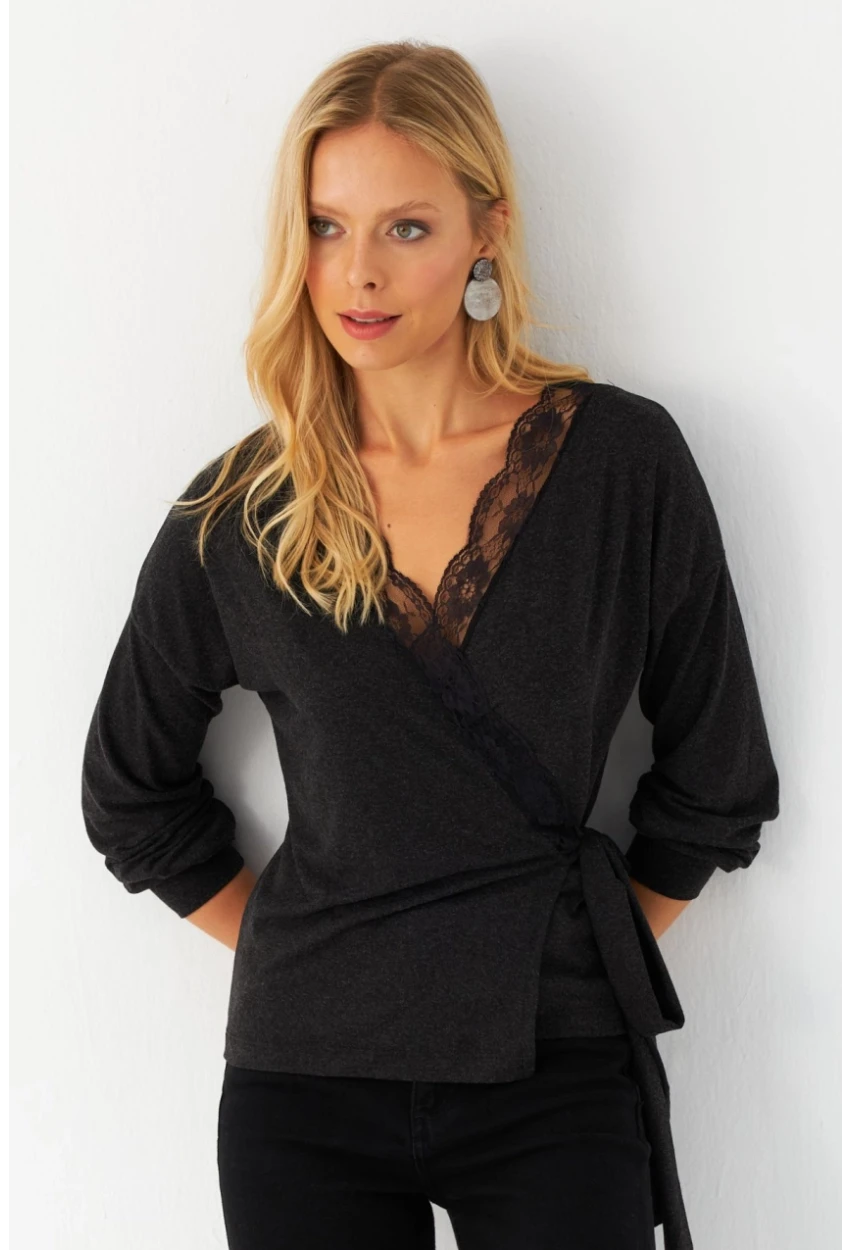 Kadın Antrasit Dantel Detaylı Kruvaze Bluz EY2992