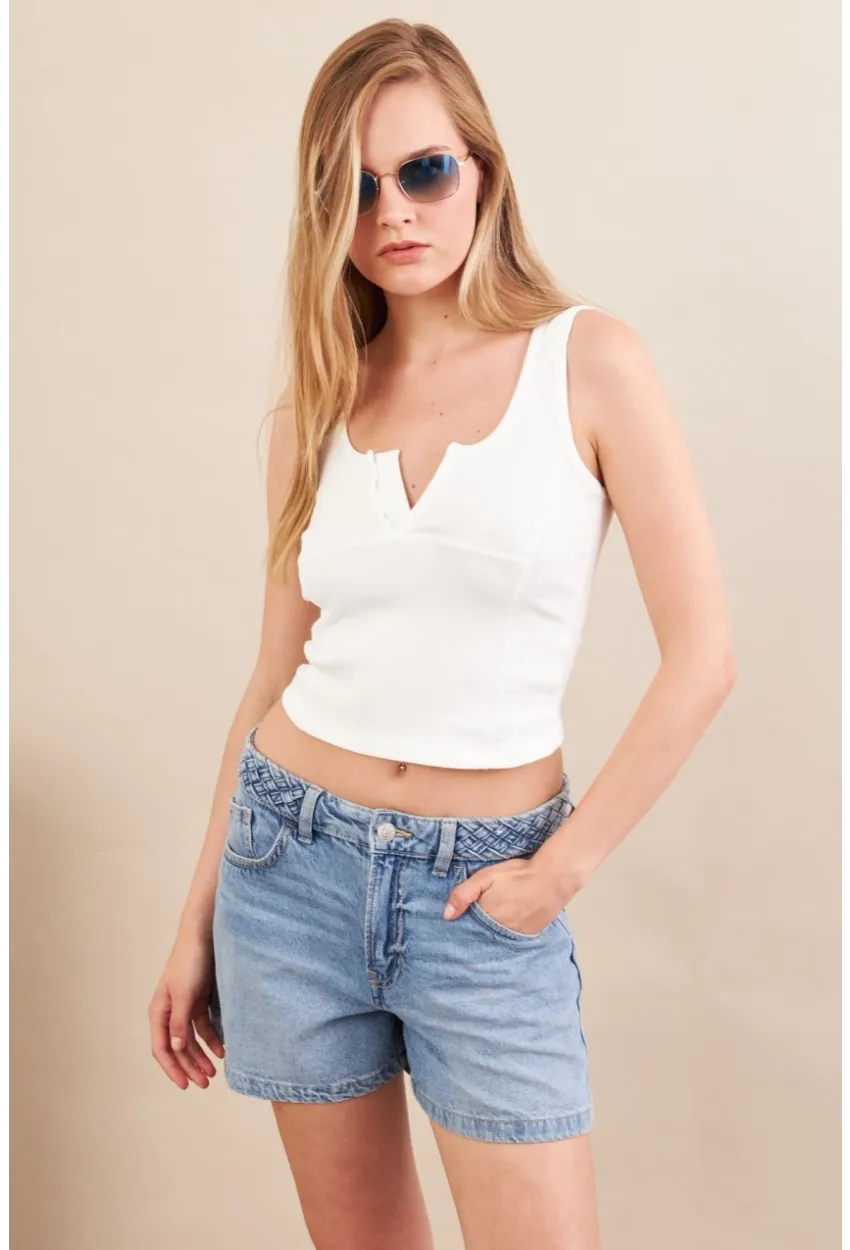 Kadın Beyaz Agraflı Kısa Bluz ZH167