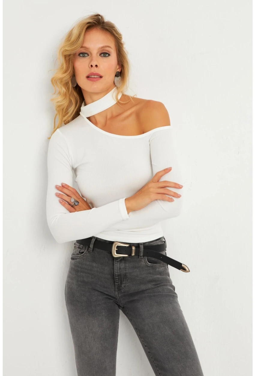 Kadın Beyaz Asimetrik Yaka Bluz CG376