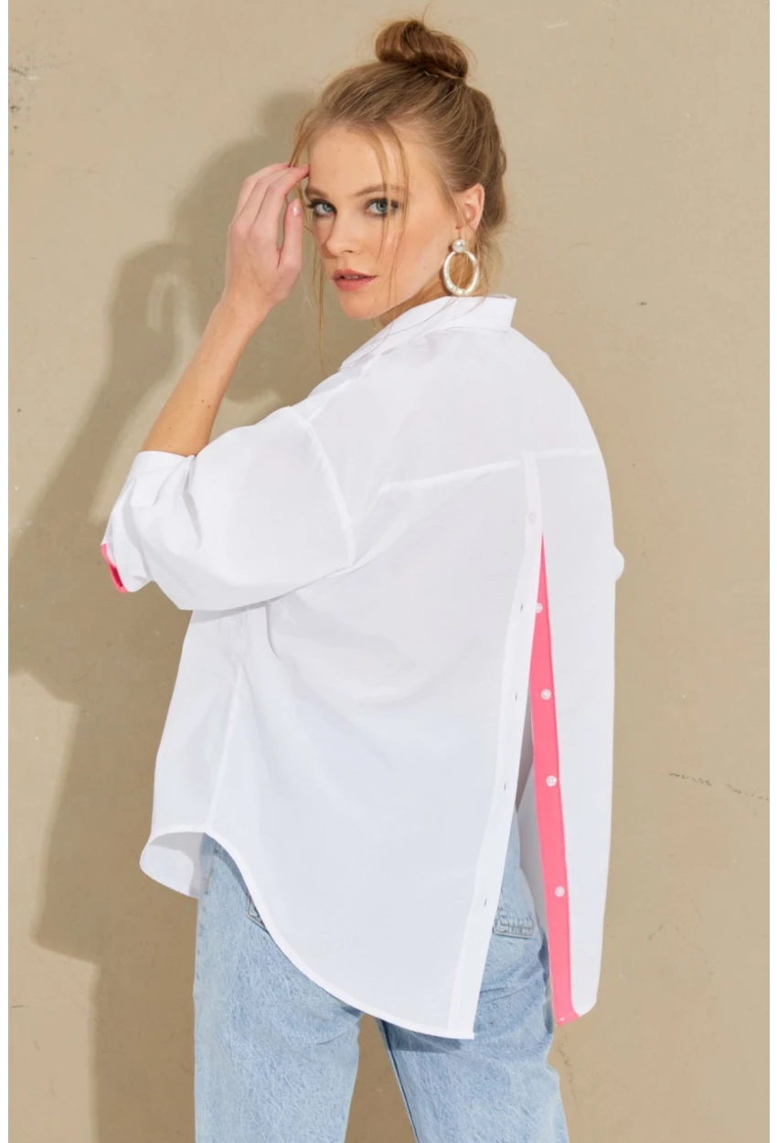 Kadın Beyaz-Fuşya Sırtı Düğmeli Gömlek ROT274
