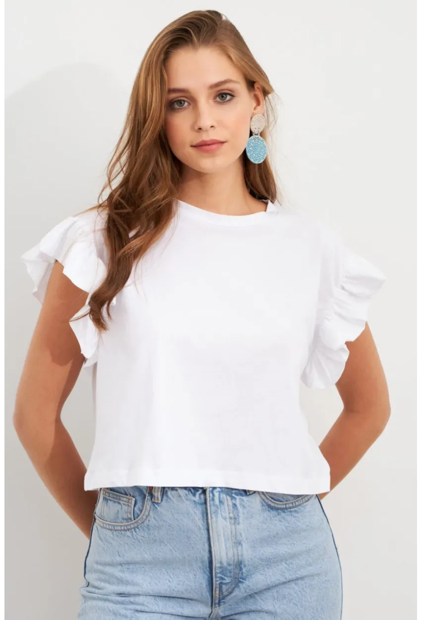 Kadın Beyaz Kolları Volanlı Crop T-Shirt SAN100