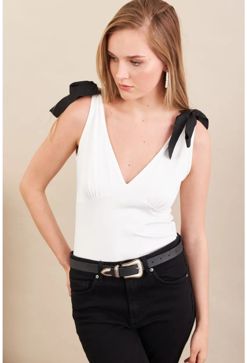 Kadın Beyaz Kontrast Fiyonklu Bluz EY3104