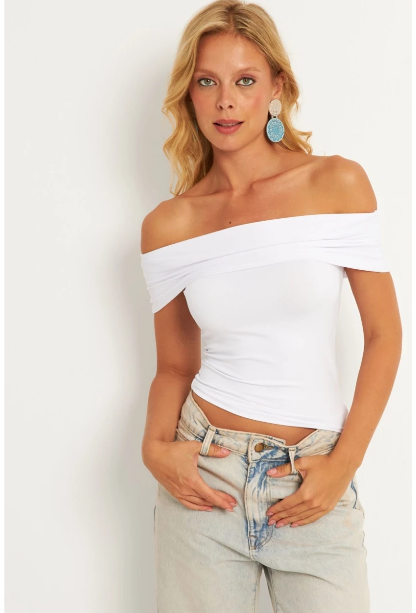 Kadın Beyaz Madonna Yaka Bluz CY340