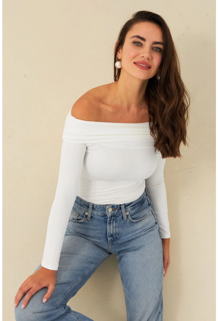 Kadın Beyaz Madonna Yaka Çıtçıtlı Body CG388