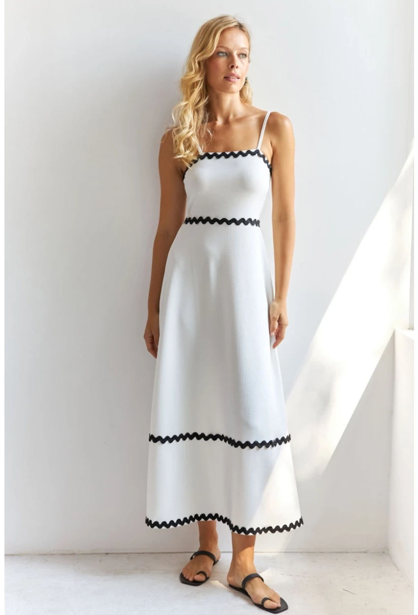 Kadın Beyaz Nakış Detaylı Midi Elbise HOL2128