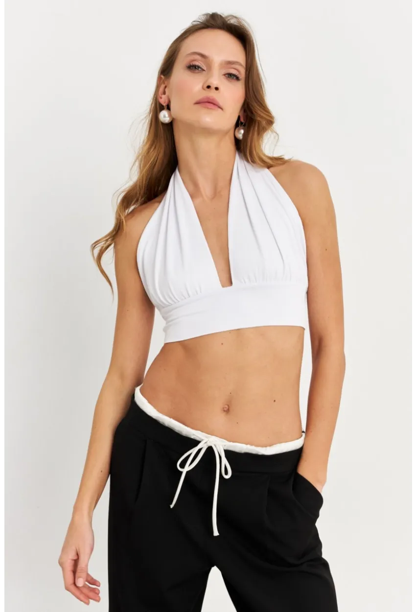 Kadın Beyaz Sırt Ve Boyun Bağlamalı Bluz EY1472