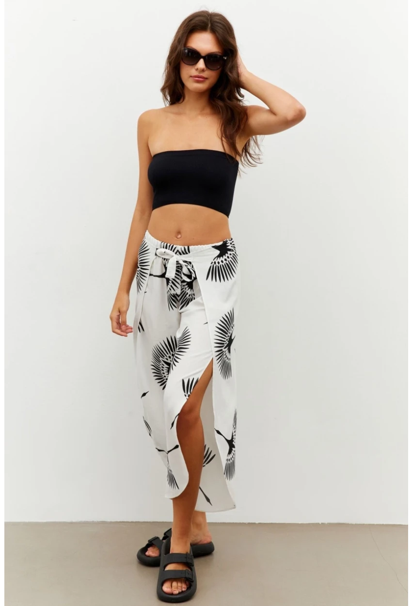 Kadın Beyaz-Siyah Pareo Desenli Pantolon ÖM402