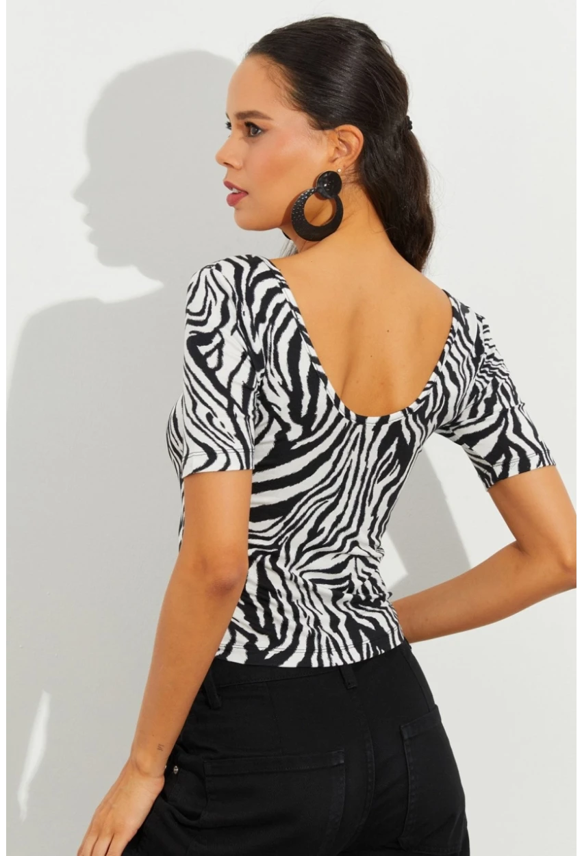 Kadın Beyaz-Siyah Zebra Desenli Bluz LPP1224