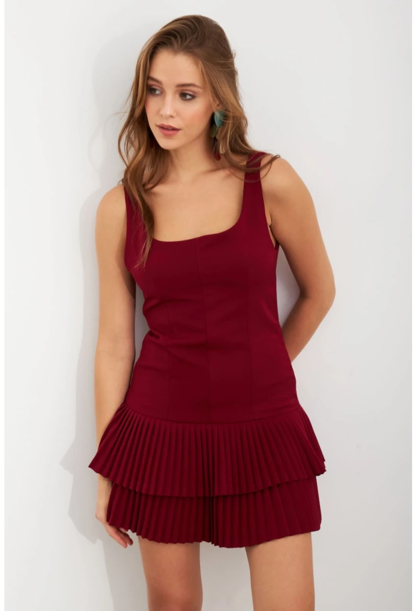 Kadın Bordo Sırt Dekolteli Fırfırlı Şortlu Mini Elbise FRY101