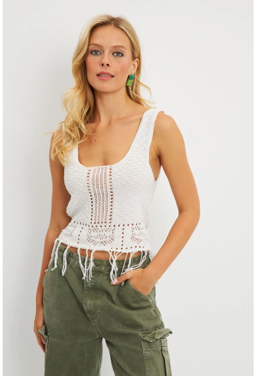 Kadın Ekru Ajurlu Püsküllü Triko Bluz YV228