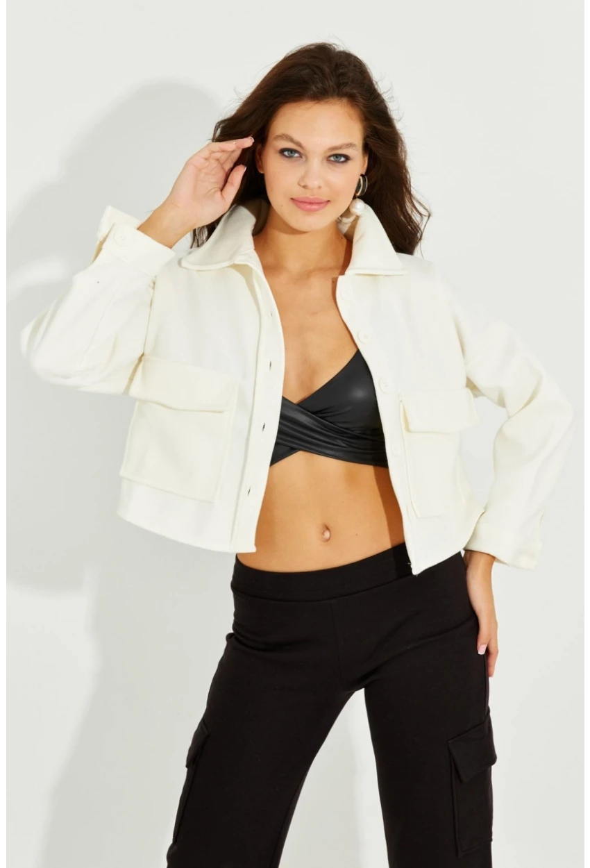 Kadın Ekru Kaşe Cepli Kısa Ceket PP2444