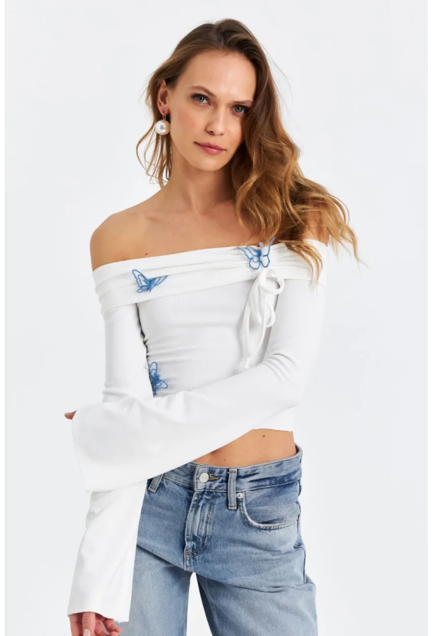 Kadın Ekru Kelebek Detaylı Madonna Yaka Bluz FLU7196