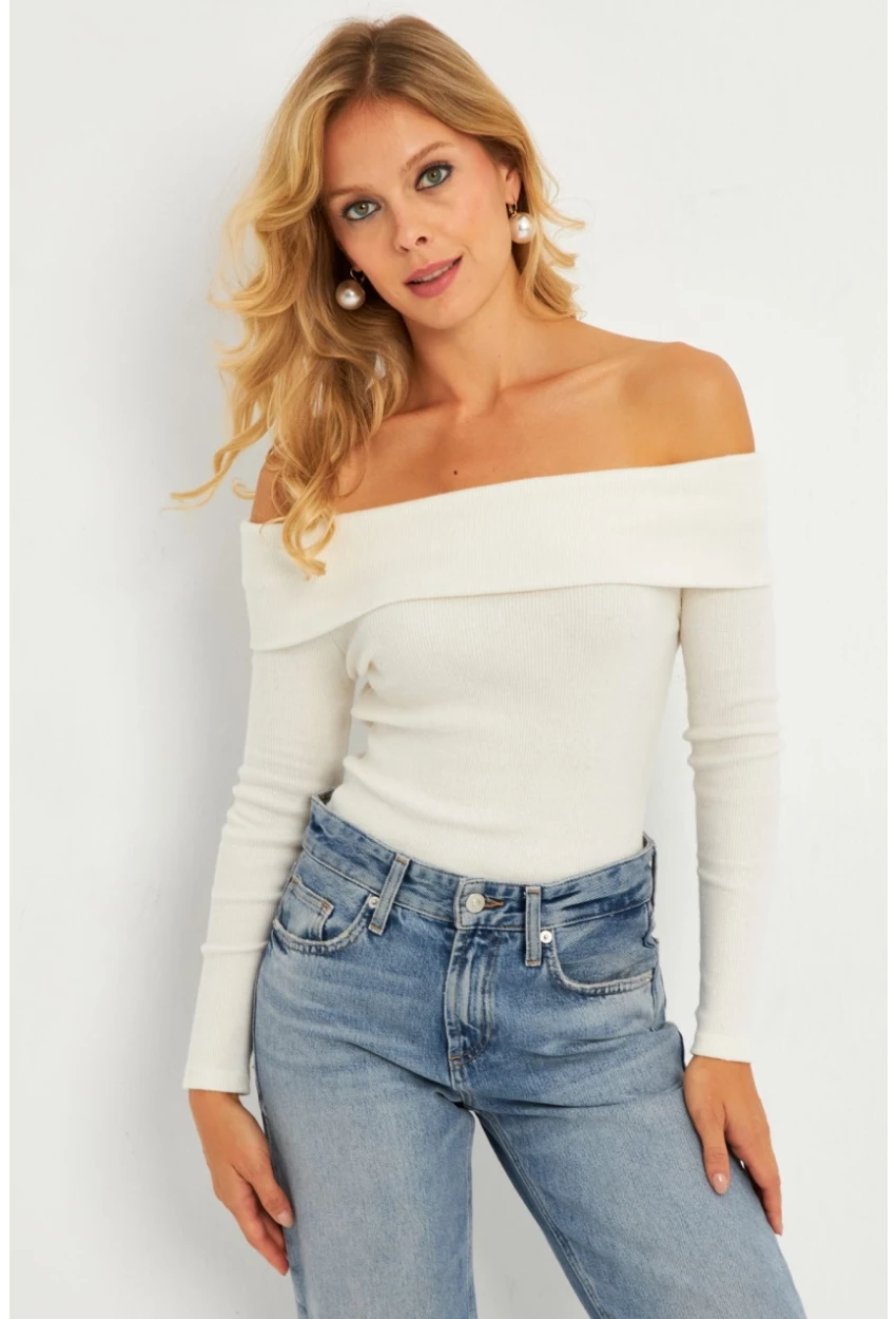 Kadın Ekru Madonna Yaka Bluz CG377