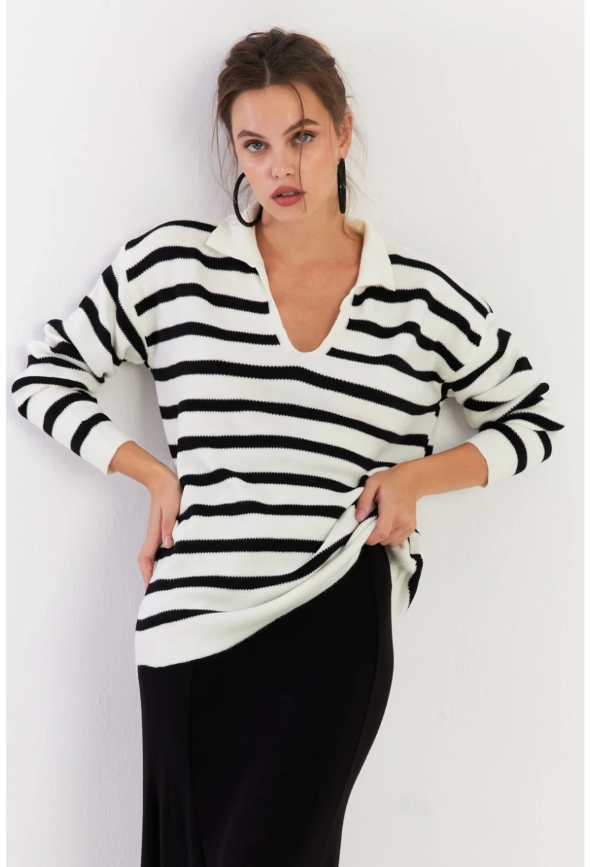 Kadın Ekru-Siyah Polo Yaka Çizgili Triko Kazak SE01