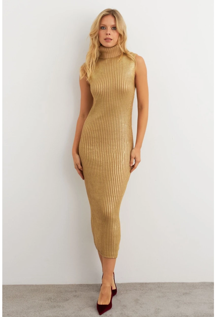 Kadın Gold Rengi Varaklı Balıkçı Maxi Elbise RM599