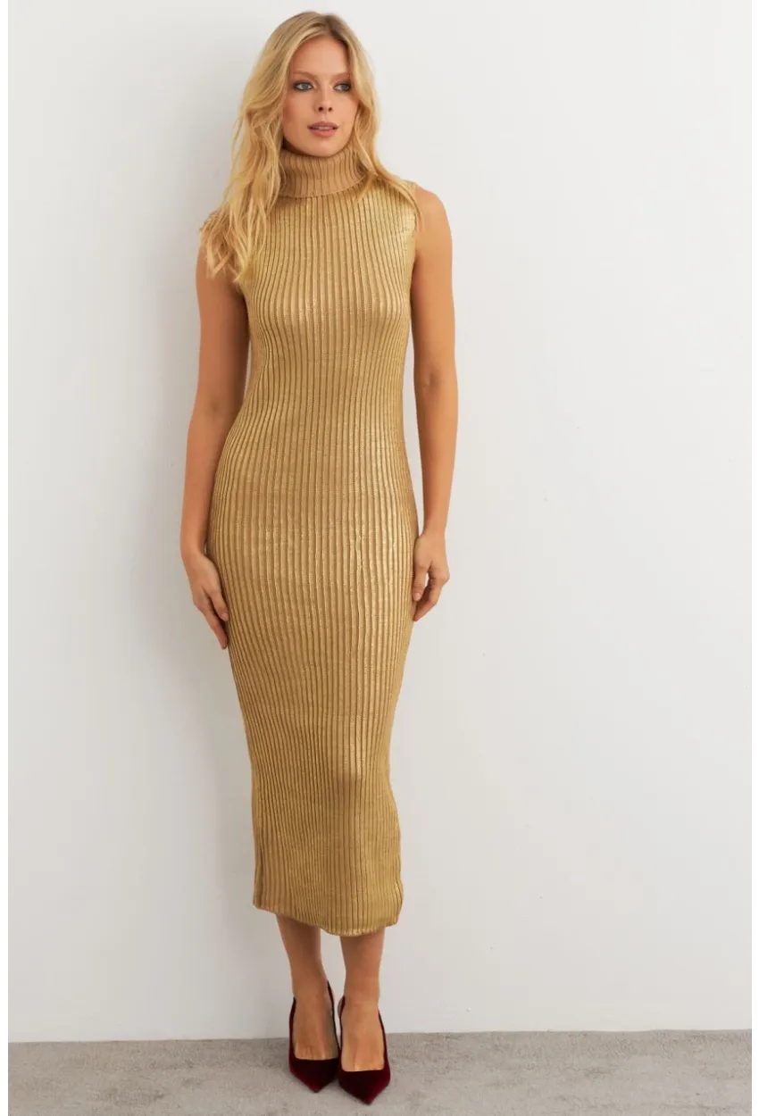 Kadın Gold Rengi Varaklı Balıkçı Maxi Elbise RM599