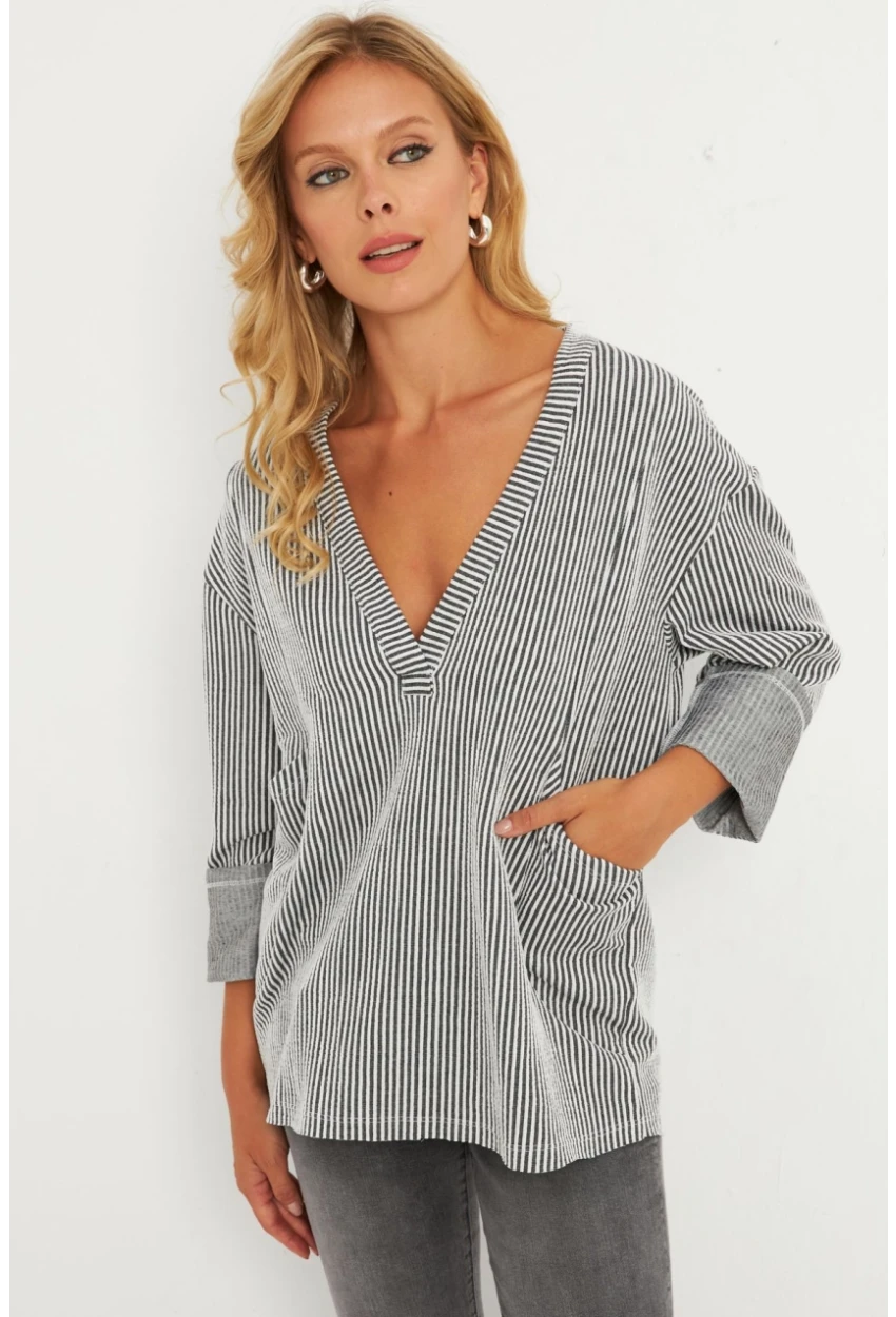 Kadın Gri Çizgili Cepli Sweatshirt TF01