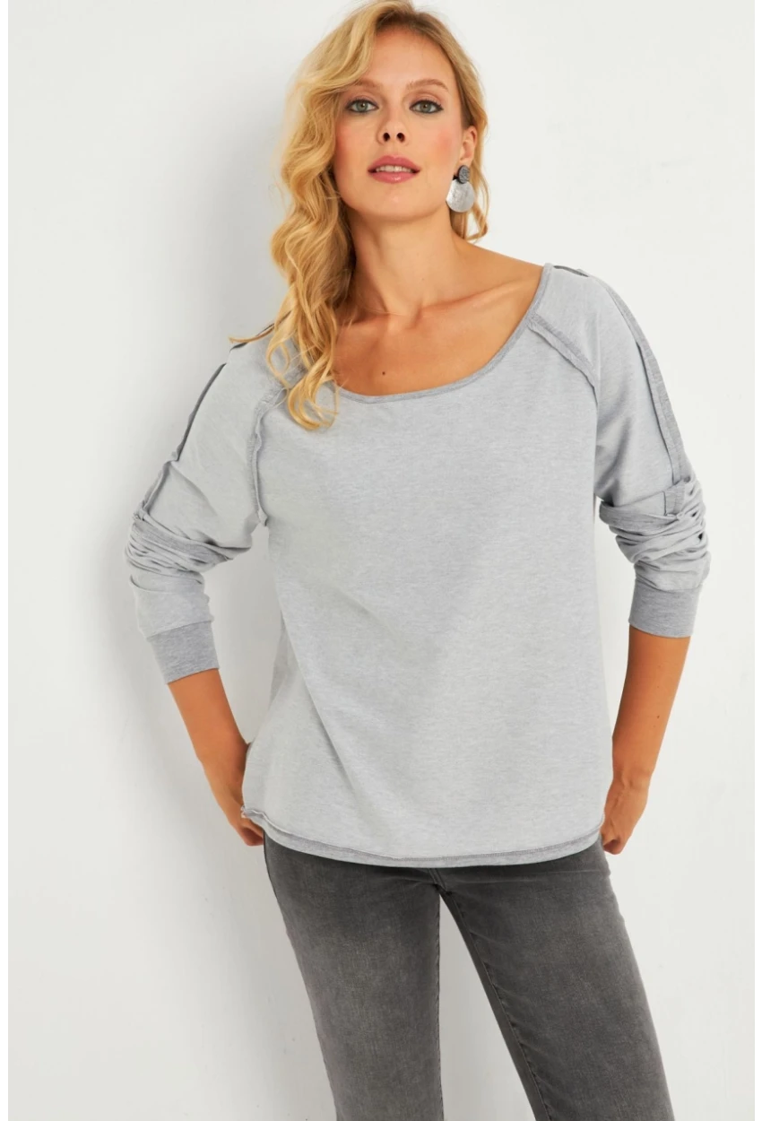 Kadın Gri Kayık Yaka Ters Dikişli Sweatshirt TF10