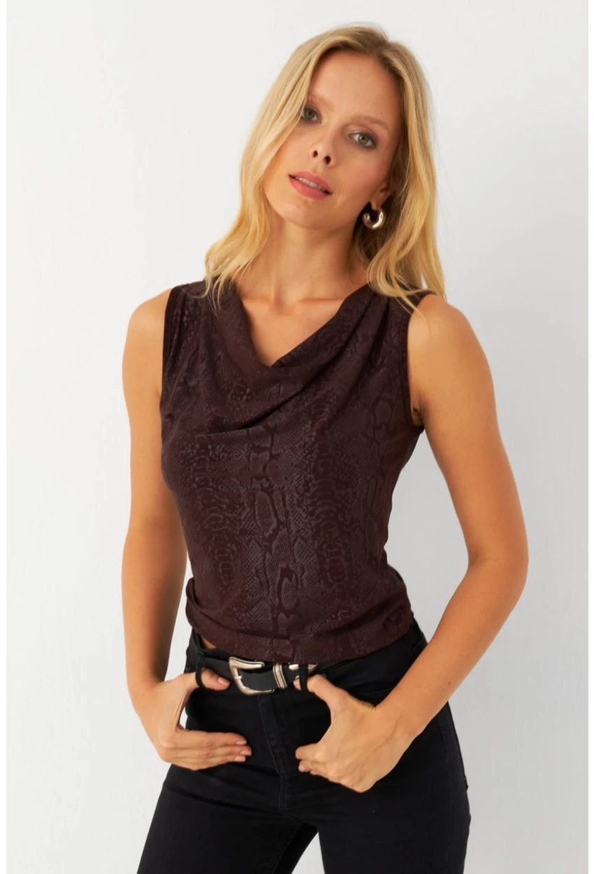 Kadın Kahverengi Degaje Yaka Kolsuz Bluz LPP1297