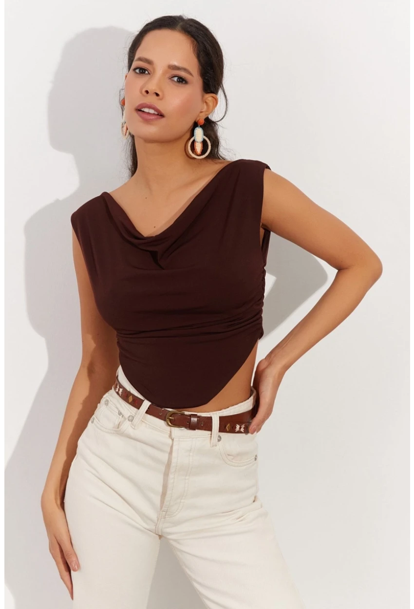 Kadın Kahverengi Degaje Yaka Yanları Büzgülü Crop Bluz B2494