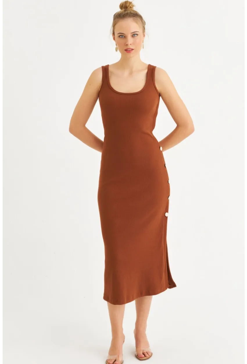 Kadın Kahverengi Düğme Detaylı Kaşkorse Midi Elbise EY2837