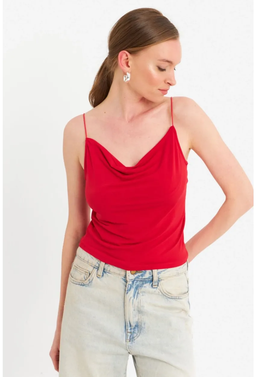 Kadın Kırmızı Degaje Yaka Basic Askılı Bluz YDF101