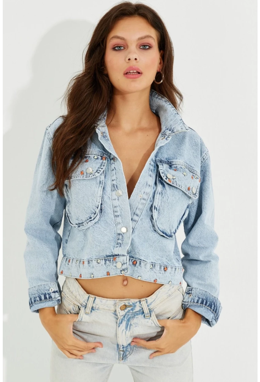 Kadın Mavi Nakışlı Denim Kısa Ceket İS802