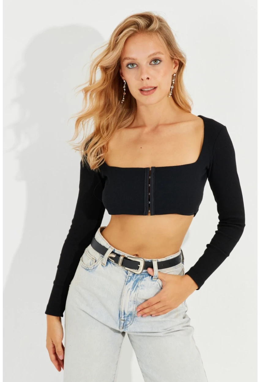 Kadın Siyah Agraflı Kaşkorse Crop Bluz EY2571