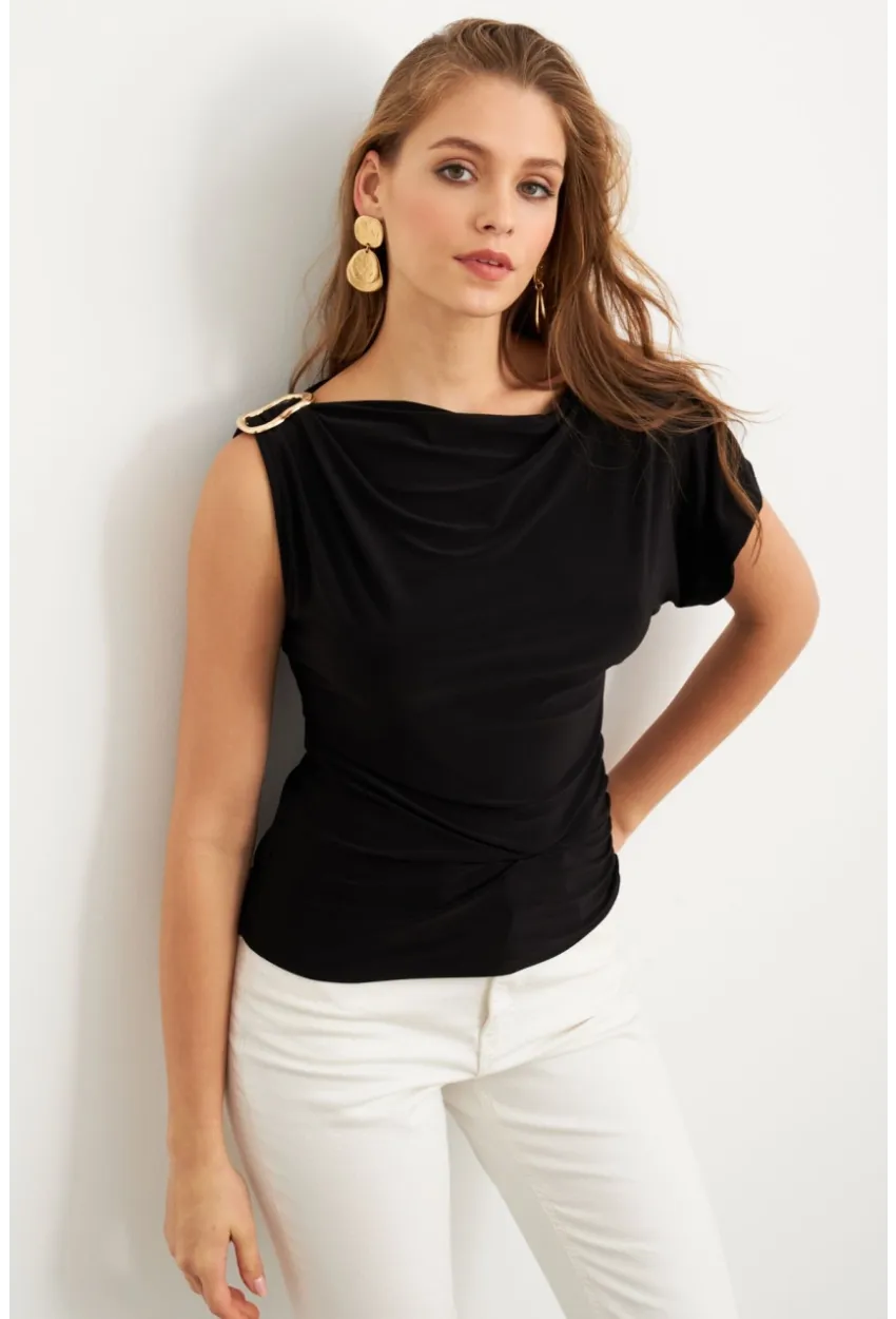 Kadın Siyah Aksesuarlı Asimetrik Kol Bluz VA102