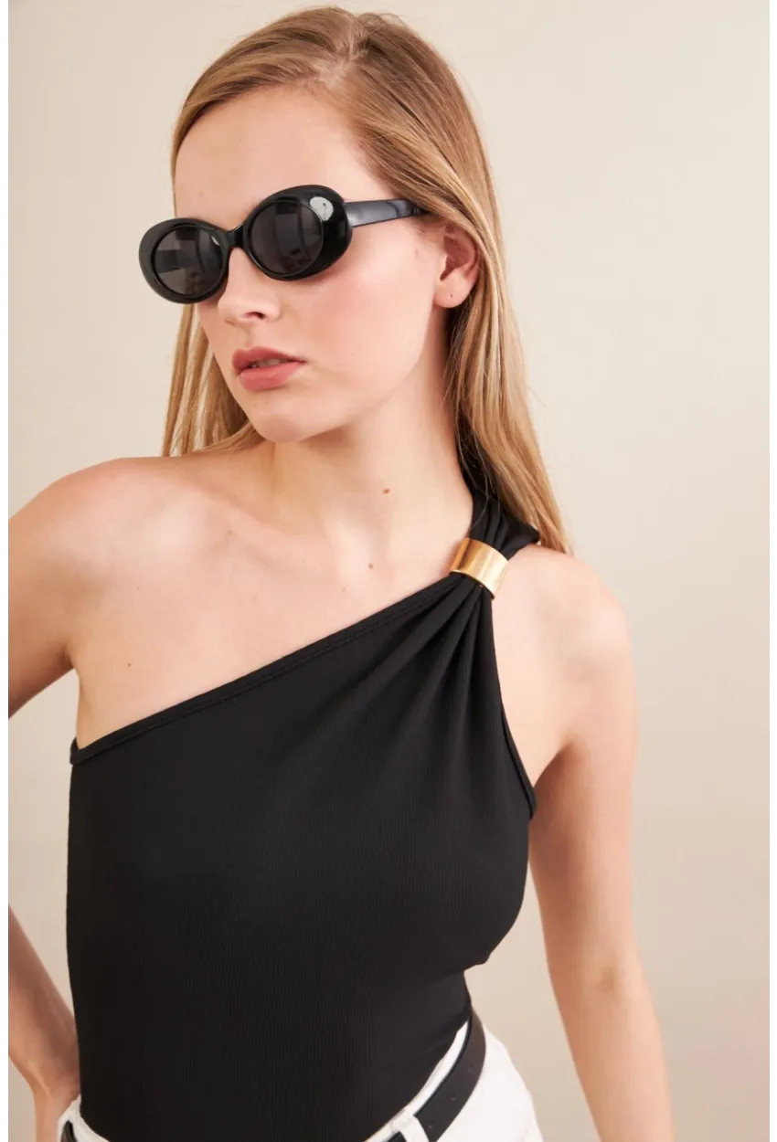 Kadın Siyah Asimetrik Aksesuarlı Bluz FRY2311