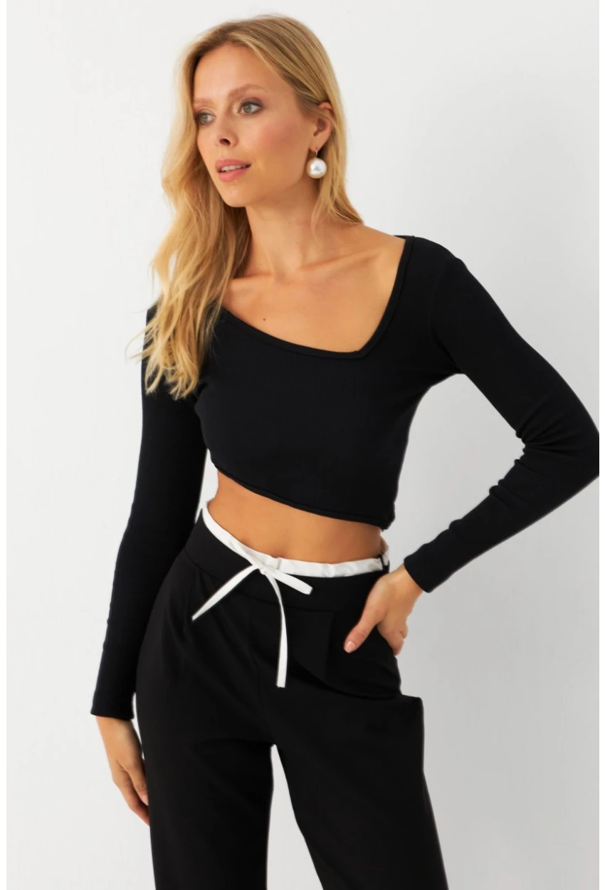 Kadın Siyah Asimetrik Crop Bluz EY2997